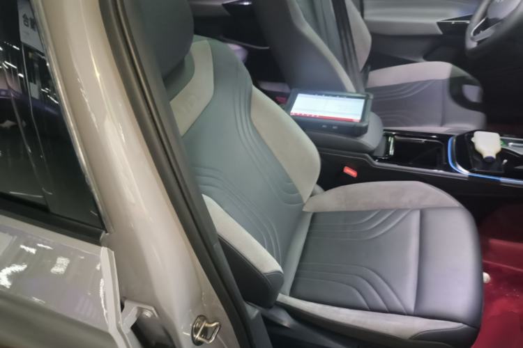 Used Volkswagen ID.4 CROZZ 2024 PRO Model Right Front Seat