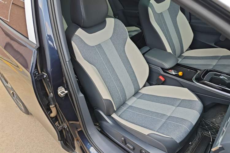Used Volkswagen ID.4 CROZZ 2024 Pure Edition Limited Edition Right Front Seat