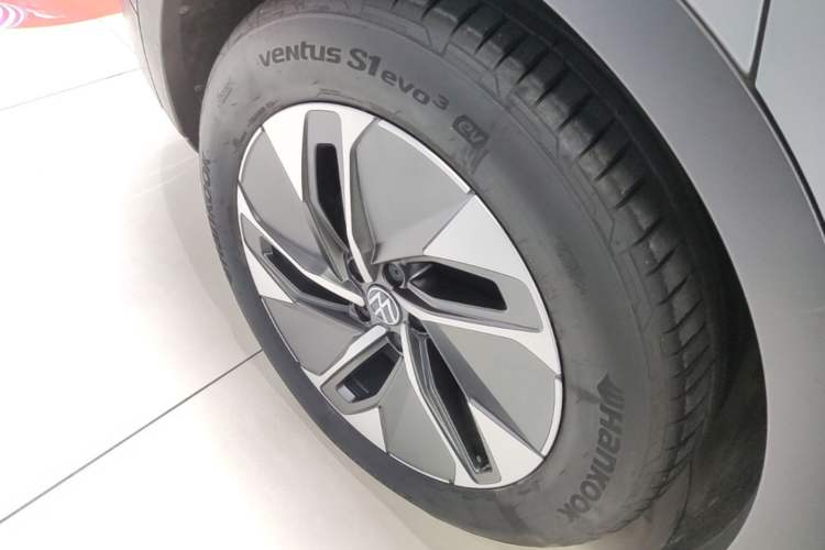 Used Volkswagen ID.4 CROZZ 2024 Pure Edition Limited Edition Right Rear Wheel Hub