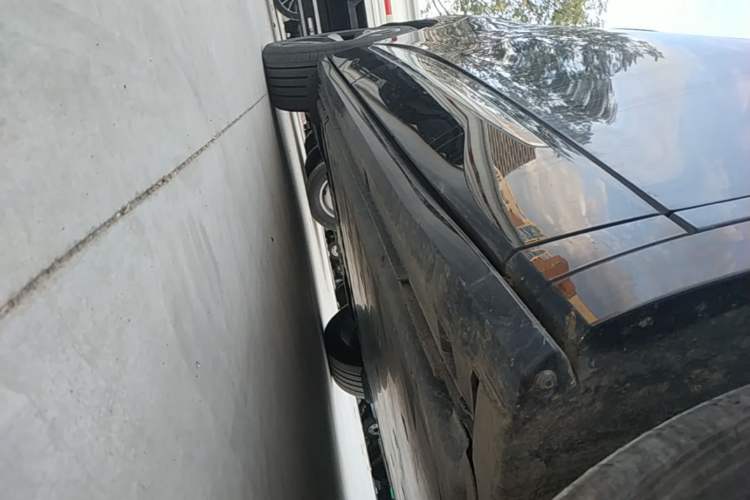 Used Volkswagen ID.4 CROZZ 2024 PRO Model Right Side Sill