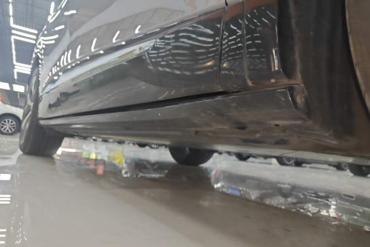 Used Volkswagen ID.4 CROZZ 2024 PRO Model Right Side Sill