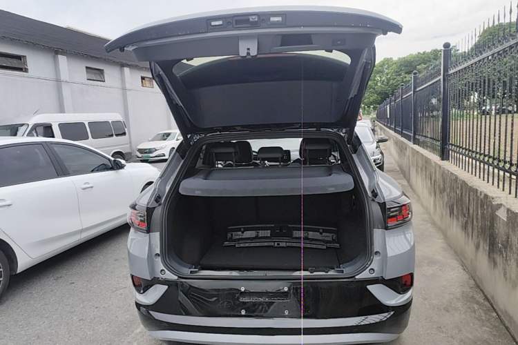 Used Volkswagen ID.4 CROZZ 2024 Facelifted PRO Trunk