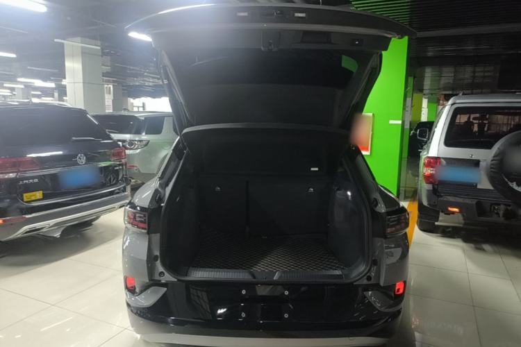 Used Volkswagen ID.4 CROZZ 2024 PRO Model Trunk