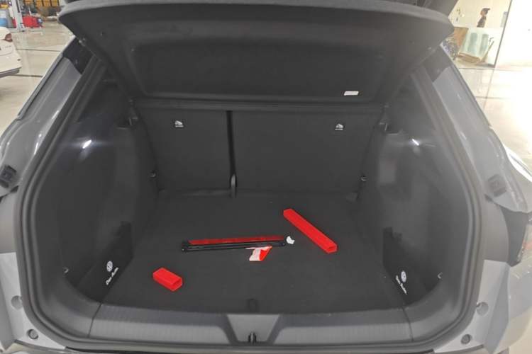 Used Volkswagen ID.4 CROZZ 2024 PRO Model Trunk