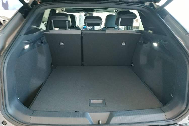 Used Volkswagen ID.4 CROZZ 2024 PRIME Trunk