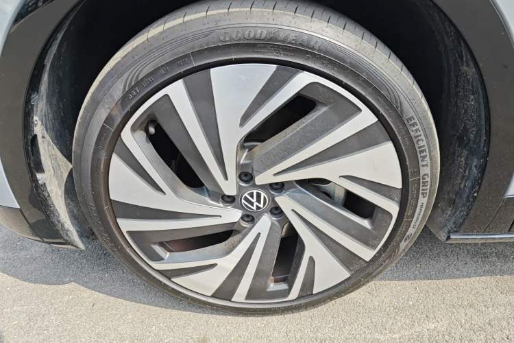 Used Volkswagen ID.4 CROZZ 2024 PRIME Left Front Wheel Hub
