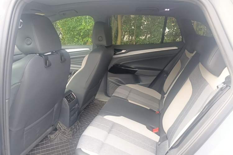 Used Volkswagen ID.4 CROZZ 2024 Pure Edition Limited Edition Left Rear Seat