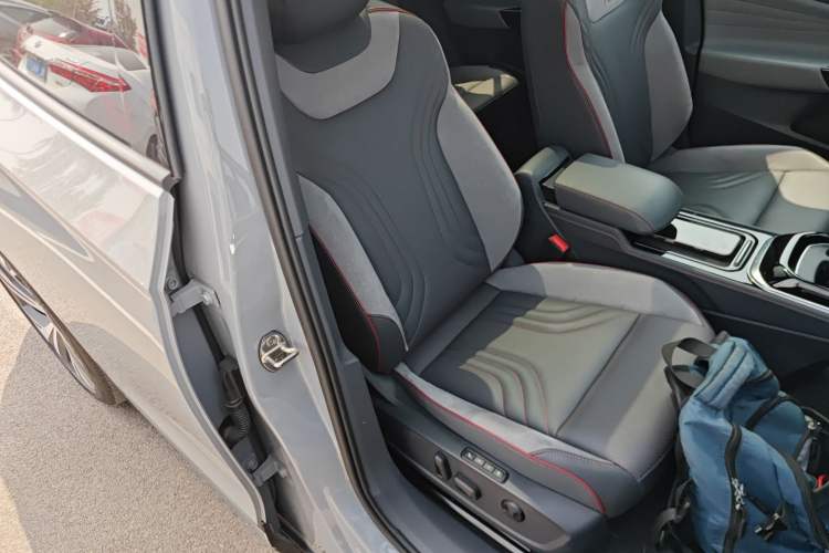 Used Volkswagen ID.4 CROZZ 2024 PRIME Right Front Seat