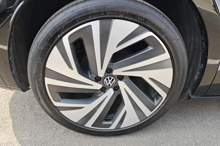 Used Volkswagen ID.4 CROZZ 2024 PRIME Right Rear Wheel Hub