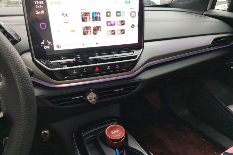 Used Volkswagen ID.4 CROZZ 2024 Facelifted PRO Audio And AC Panel