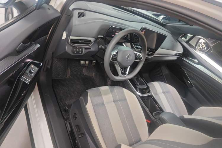 Used Volkswagen ID.4 CROZZ 2024 Pure Edition Limited Edition Driver Seat