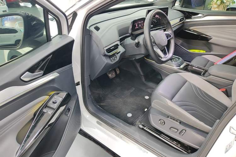 Used Volkswagen ID.4 CROZZ 2024 PRO Model Driver Seat