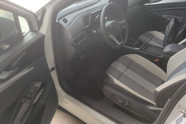 Used Volkswagen ID.4 CROZZ 2024 Pure Edition Limited Edition Driver Seat
