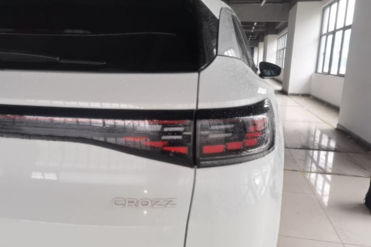 Used Volkswagen ID.4 CROZZ 2024 PURE+ model Exterior 3