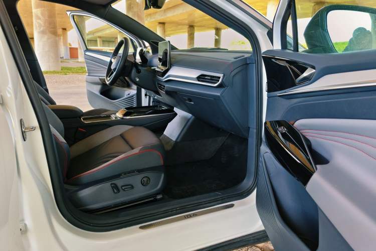Used Volkswagen ID.4 CROZZ 2024 PRIME Interior 2