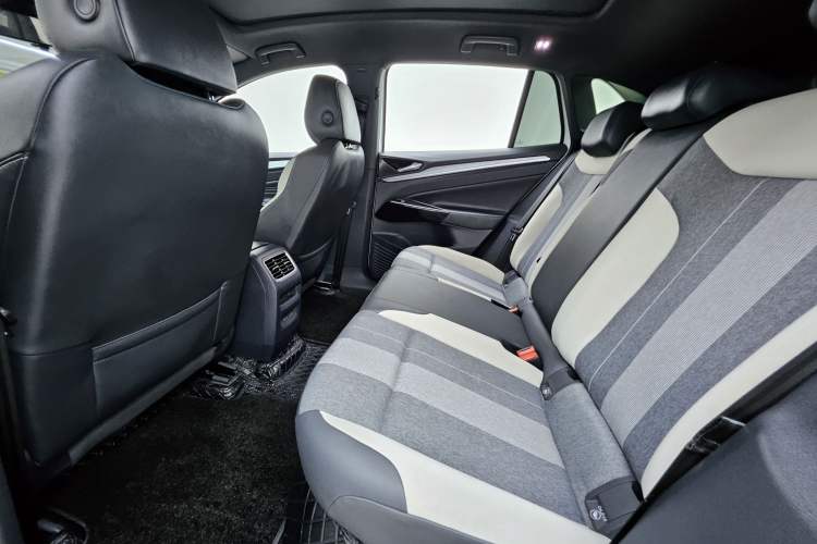 Used Volkswagen ID.4 CROZZ 2024 Pure Edition Limited Edition Interior 3