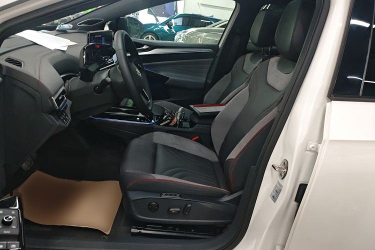 Used Volkswagen ID.4 CROZZ 2024 PRIME Left Front Seat