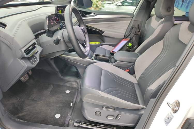 Used Volkswagen ID.4 CROZZ 2024 PRO Model Left Front Seat