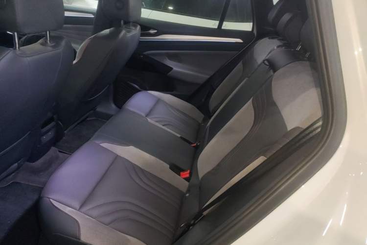 Used Volkswagen ID.4 CROZZ 2024 PRIME Left Rear Seat