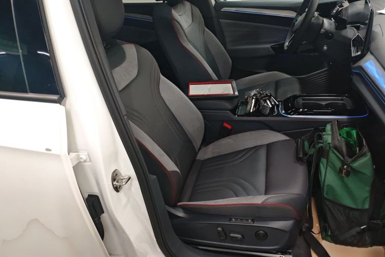 Used Volkswagen ID.4 CROZZ 2024 PRIME Right Front Seat