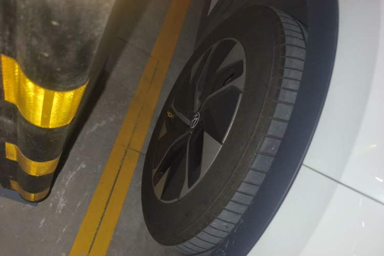 Used Volkswagen ID.4 CROZZ 2024 Pure Edition Limited Edition Right Front Wheel Hub