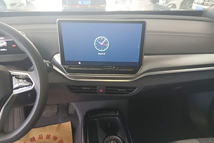 Used Volkswagen ID.4 CROZZ 2025 Pure Edition Audio And AC Panel
