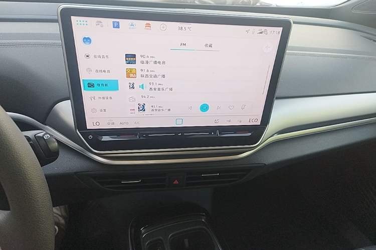 Used Volkswagen ID.4 CROZZ 2025 Pure Edition Audio And AC Panel
