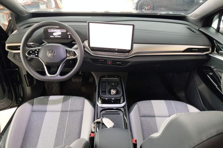 Used Volkswagen ID.4 CROZZ 2025 Pure Edition Center Console