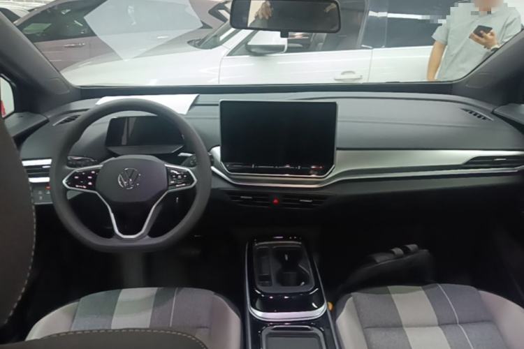 Used Volkswagen ID.4 CROZZ 2025 Pure Edition Center Console