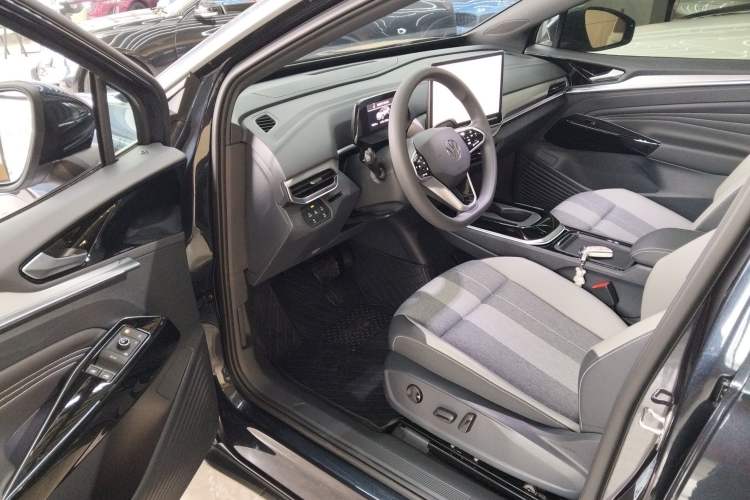 Used Volkswagen ID.4 CROZZ 2025 Pure Edition Driver Seat