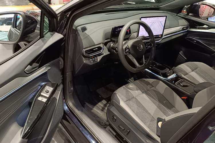 Used Volkswagen ID.4 CROZZ 2025 Pure Edition Driver Seat