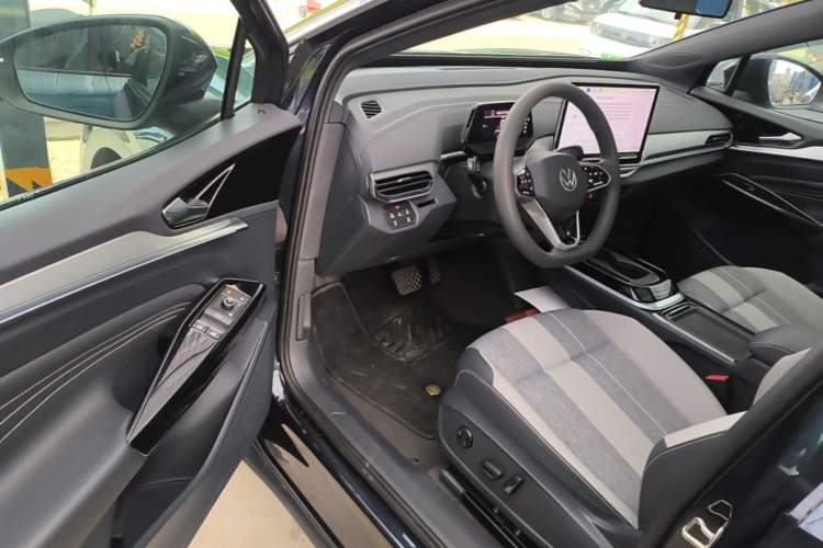 Used Volkswagen ID.4 CROZZ 2025 Pure Edition Driver Seat