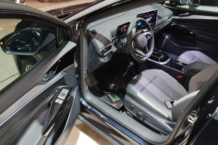 Used Volkswagen ID.4 CROZZ 2025 Pure Edition Driver Seat