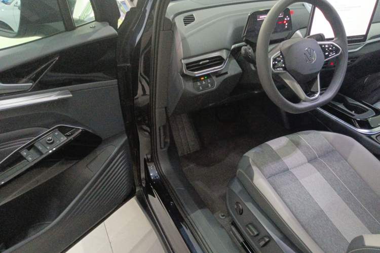 Used Volkswagen ID.4 CROZZ 2025 Pure Edition Driver Seat