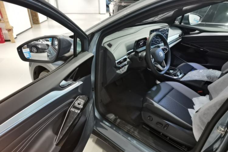 Used Volkswagen ID.4 CROZZ 2025 Pure Edition Driver Seat