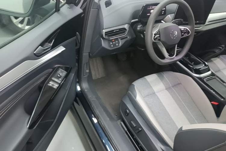 Used Volkswagen ID.4 CROZZ 2025 Pure Edition Driver Seat
