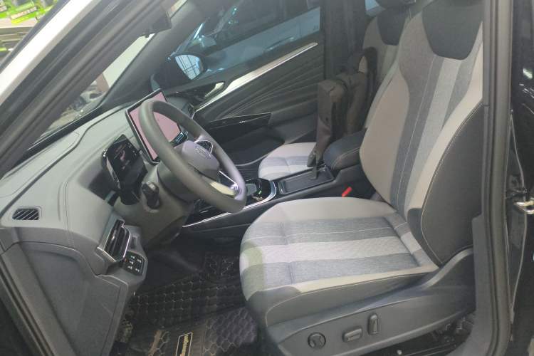 Used Volkswagen ID.4 CROZZ 2025 Pure Edition Left Front Seat