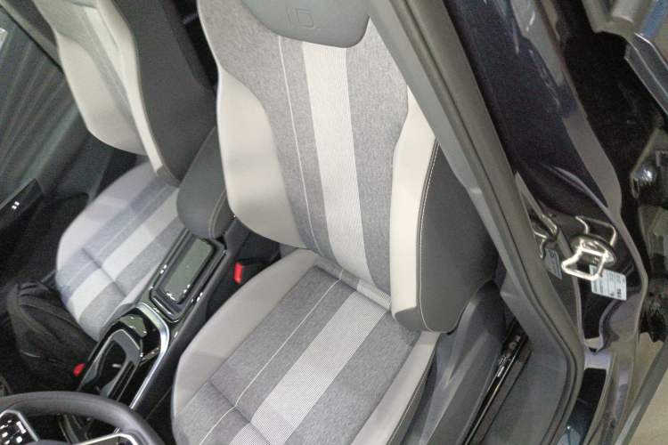 Used Volkswagen ID.4 CROZZ 2025 Pure Edition Left Front Seat