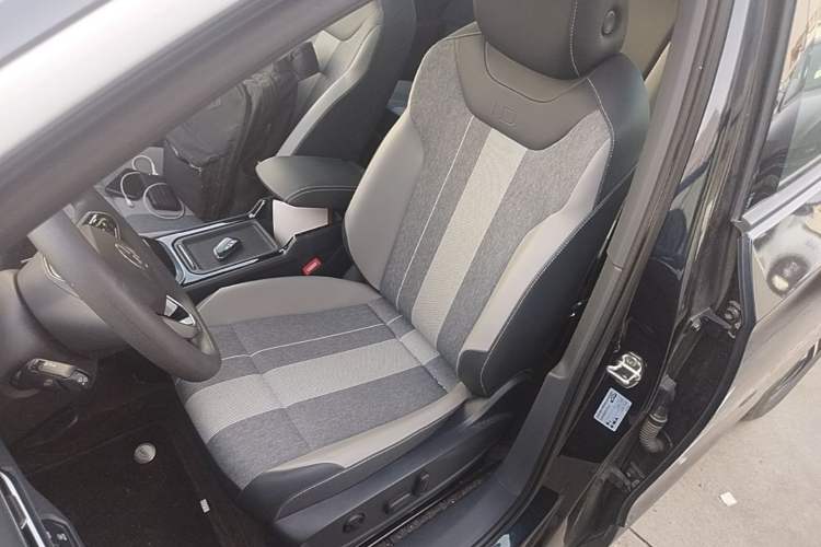 Used Volkswagen ID.4 CROZZ 2025 Pure Edition Left Front Seat