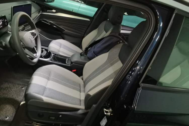 Used Volkswagen ID.4 CROZZ 2025 Pure Edition Left Front Seat