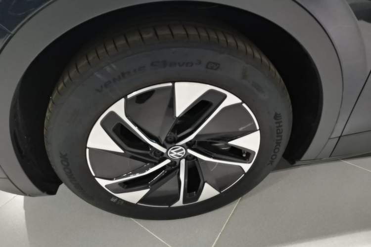 Used Volkswagen ID.4 CROZZ 2025 Pure Edition Left Front Wheel Hub