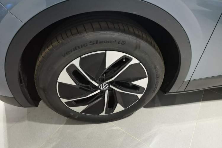 Used Volkswagen ID.4 CROZZ 2025 Pure Edition Left Front Wheel Hub