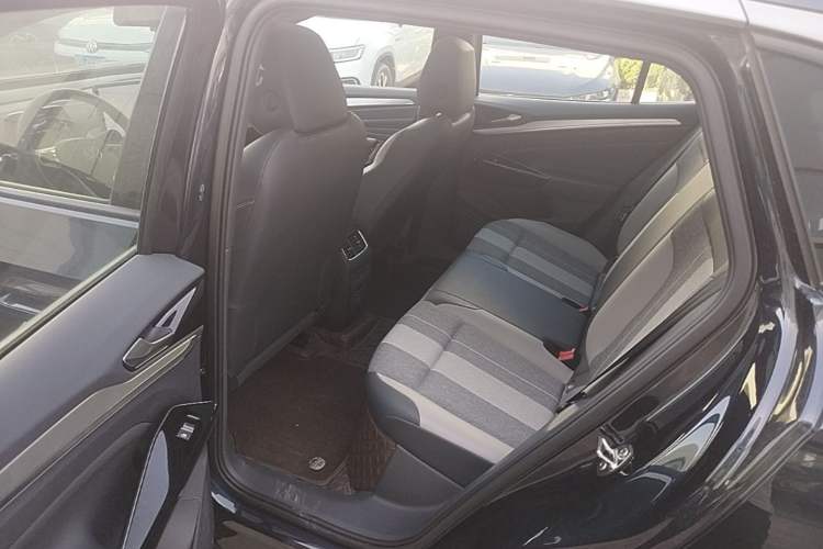 Used Volkswagen ID.4 CROZZ 2025 Pure Edition Left Rear Seat