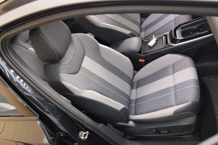 Used Volkswagen ID.4 CROZZ 2025 Pure Edition Right Front Seat