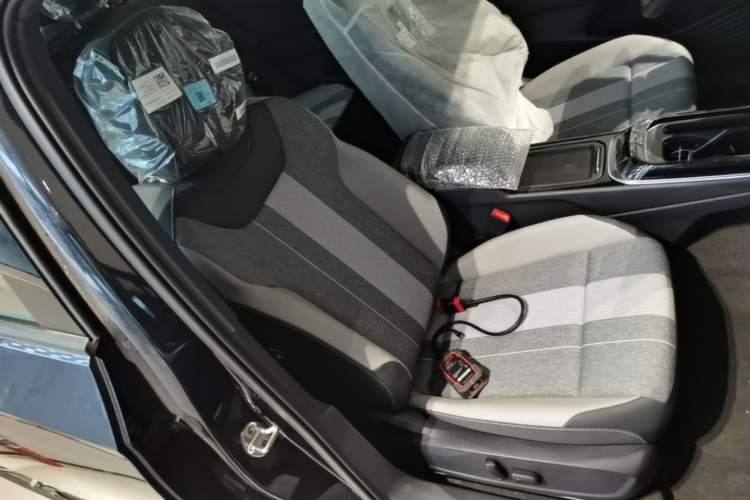 Used Volkswagen ID.4 CROZZ 2025 Pure Edition Right Front Seat