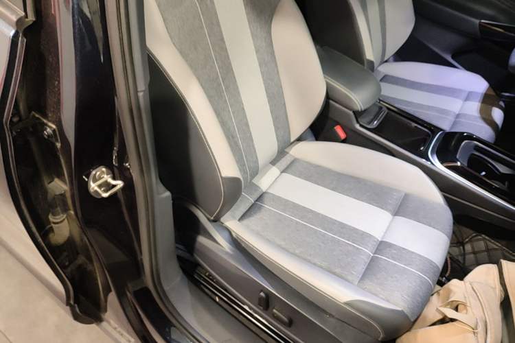 Used Volkswagen ID.4 CROZZ 2025 Pure Edition Right Front Seat