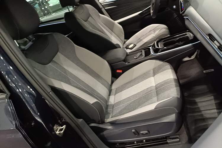 Used Volkswagen ID.4 CROZZ 2025 Pure Edition Right Front Seat