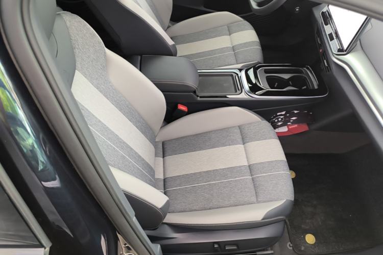 Used Volkswagen ID.4 CROZZ 2025 Pure Edition Right Front Seat