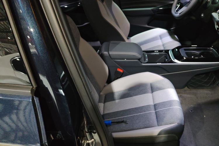 Used Volkswagen ID.4 CROZZ 2025 Pure Edition Right Front Seat