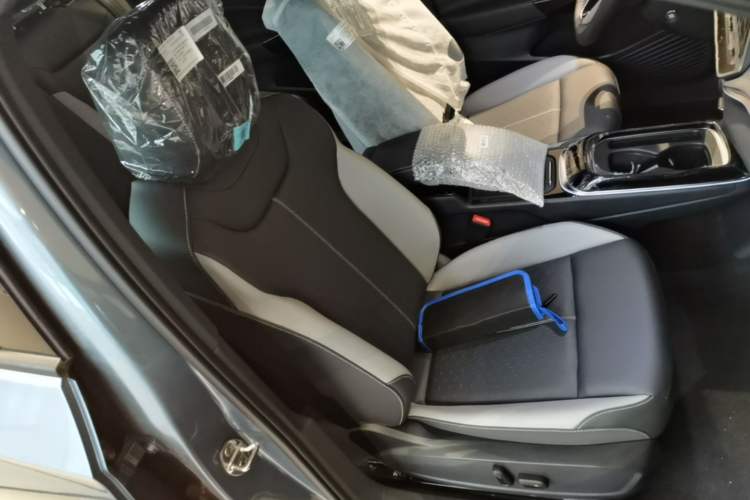 Used Volkswagen ID.4 CROZZ 2025 Pure Edition Right Front Seat